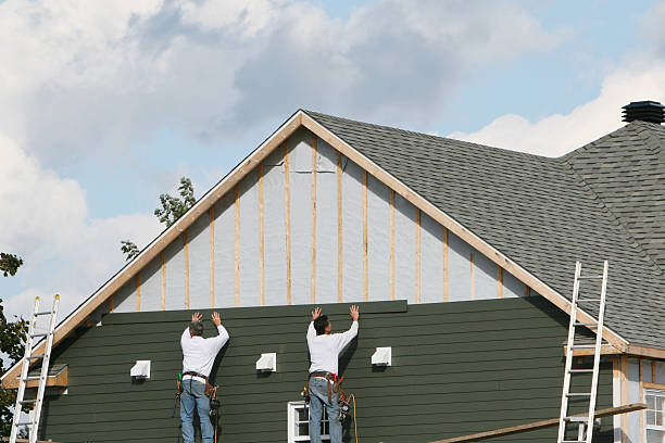 Professional Vinyl Siding technician working in Oxford, GA